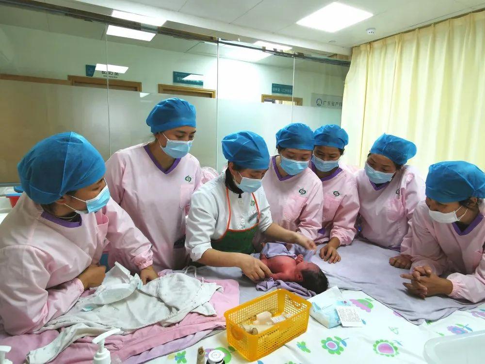 双湖县妇婴监护型护送